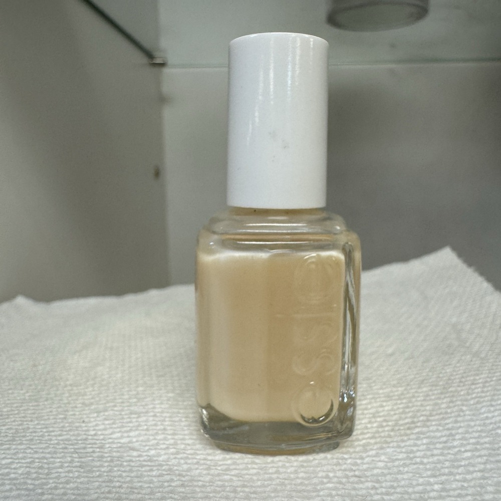 Essie Nail Polish - DELICACY 229 - New Without Box